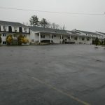 Grosser Motelparkplatz, keine Gäste