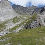 Von der Bäregghütte in den steilen Grashang (am Morgen natürlich im Schatten)